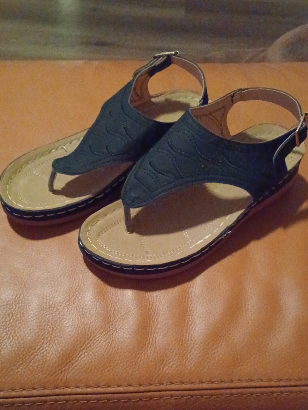 << Women's Black Thong Sandals with Back Strap Size 40